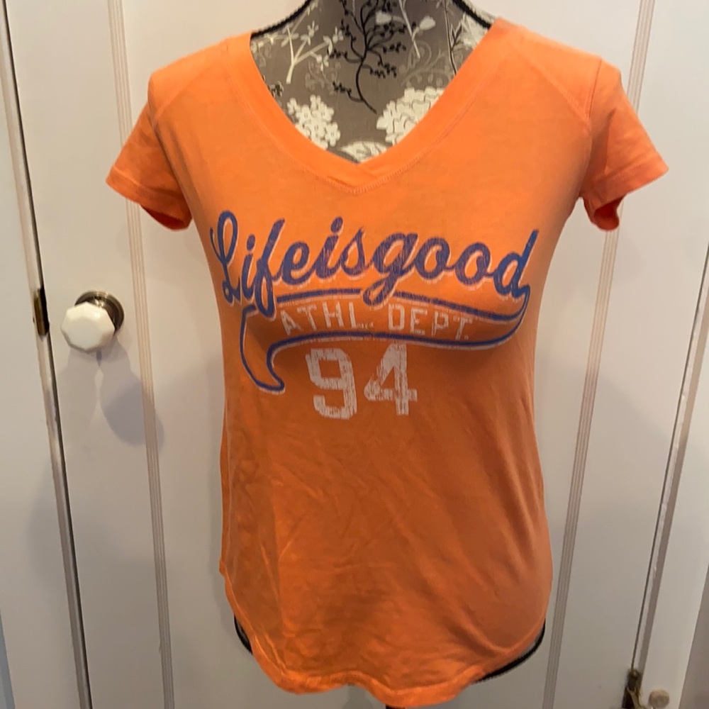 Life a good v-neck T-shirt